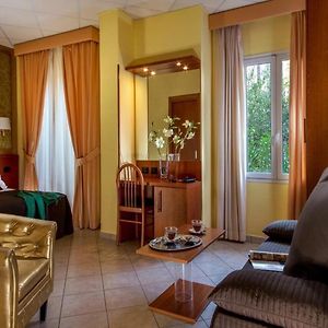 In Roma Vale&Hillary Colosseo B&B